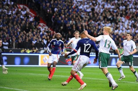 La mano de Henry, que provocó la eliminación de la República de Irlanda, es uno de los mayores errores arbitrales de la historia del fútbol