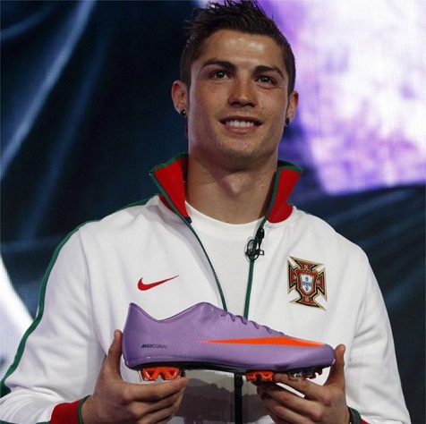 Cristiana Ronaldo on Cristiano Ronaldo Acaba De Presentar El Nuevo Modelo De Botas Que