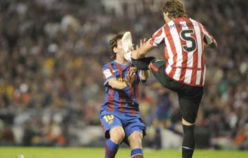 Amorebieta-Messi.jpg