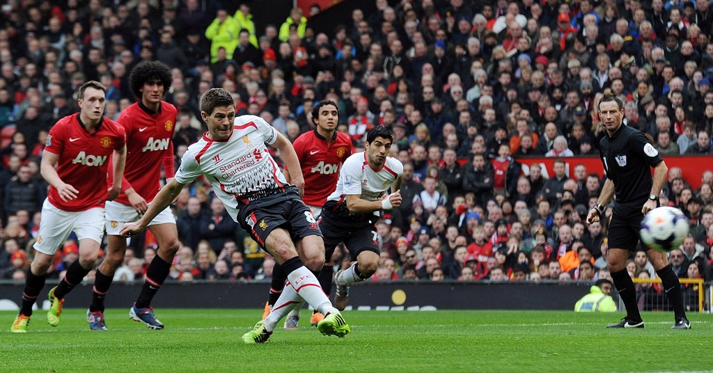 Steven Gerrard lanzando un penalti