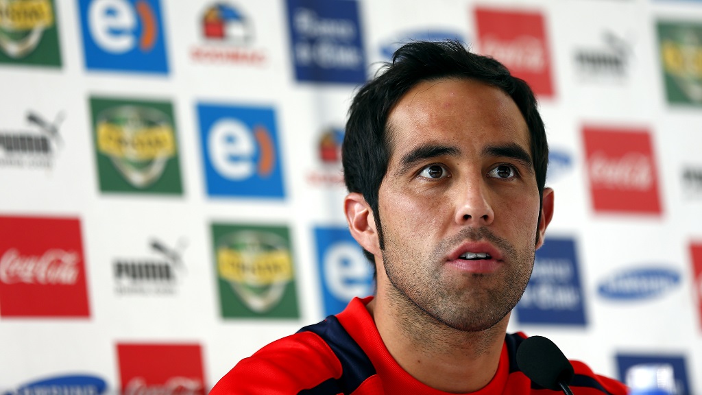 Claudio Bravo en rueda de prensa