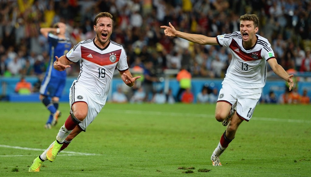 Gotze celebrando el gol de la victoria