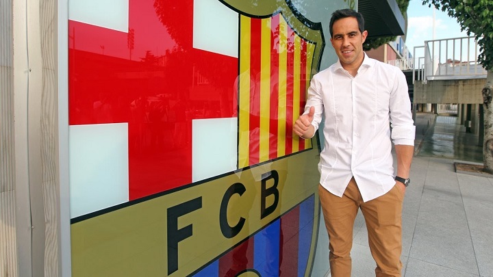 Claudio Bravo escudo FC Barcelona