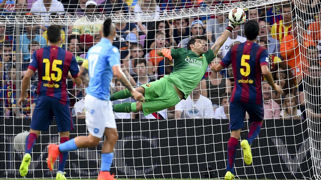 Claudio Bravo volando