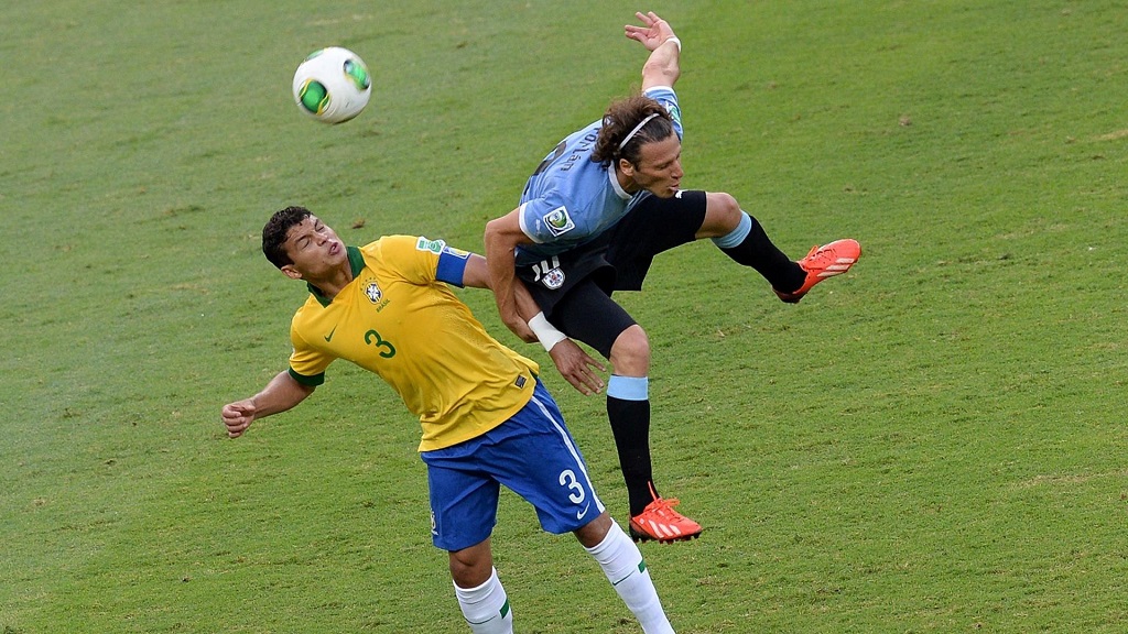 Thiago Silva y Forlan