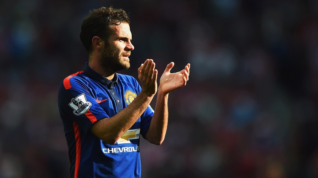 Juan Mata aplaudiendo Manchester