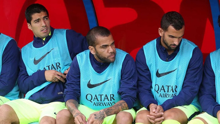 Dani Alves suplente