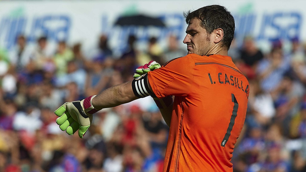 Iker Casillas camiseta naranja