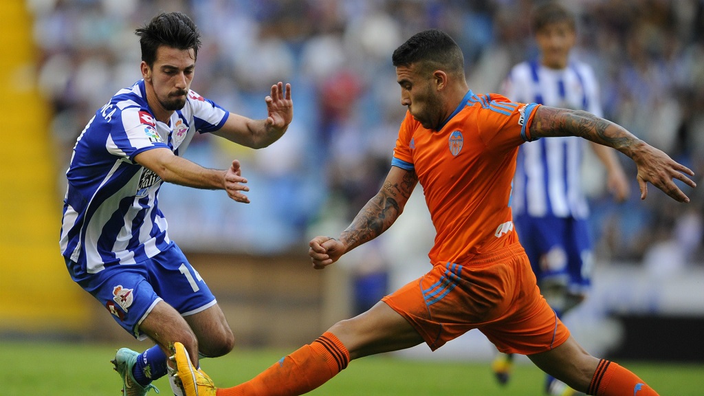 Nicolas Otamendi e Isaac Cuenca