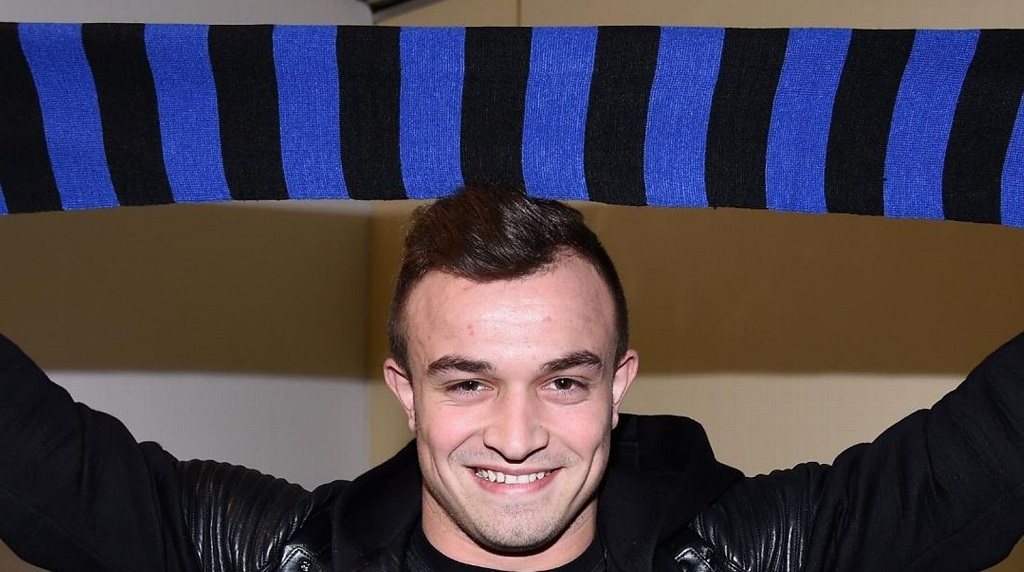 Shaqiri Inter de Milan bufanda