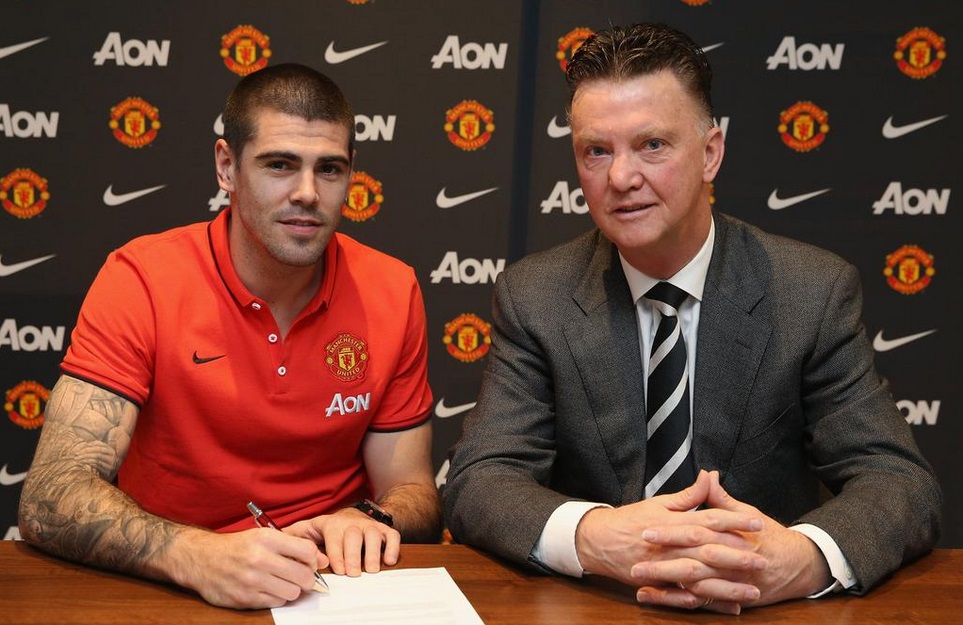 Victor Valdes y Louis van Gaal 2