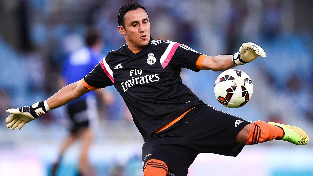 Keylor Navas sacando