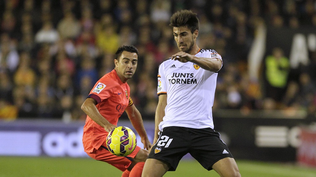 André Gomes disputando un balón