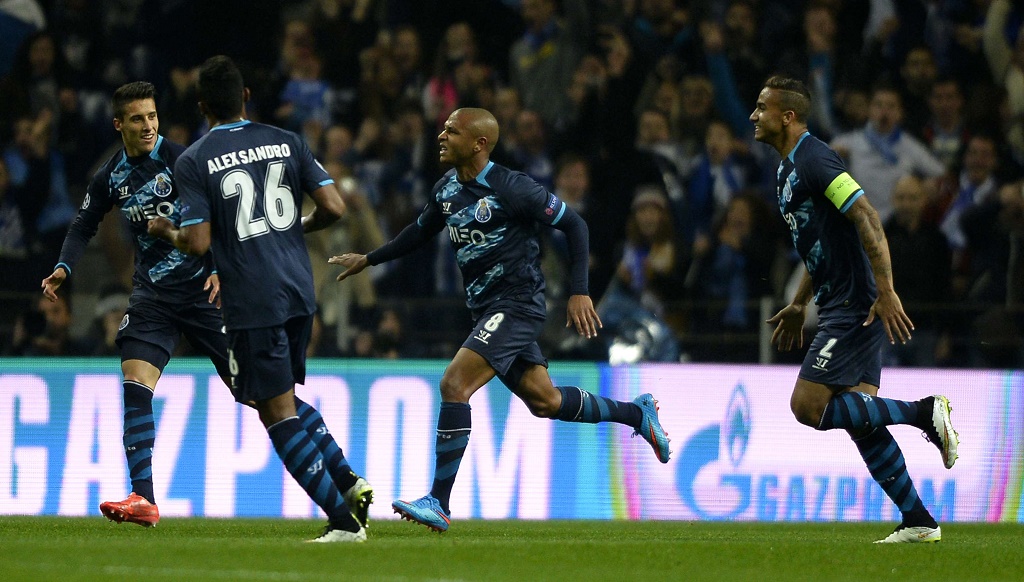 Brahimi celebrando un gol