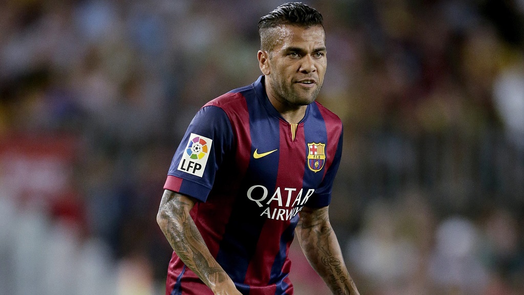 Dani Alves jugando