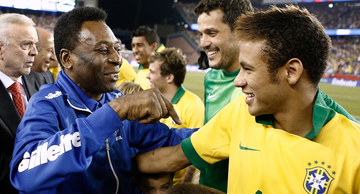 Pelé y Neymar saludándose