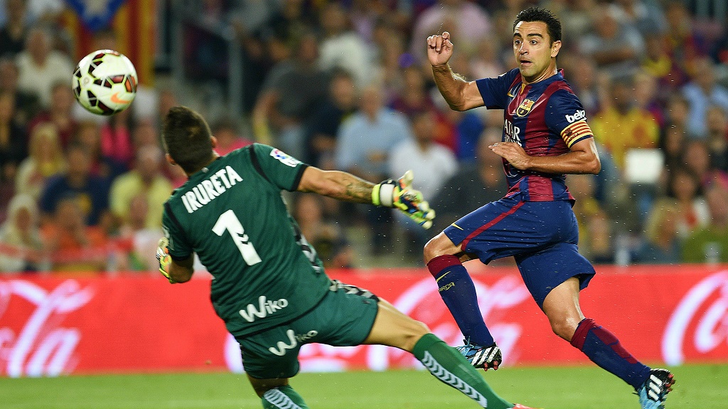 Xavi Hernández disparando a puerta