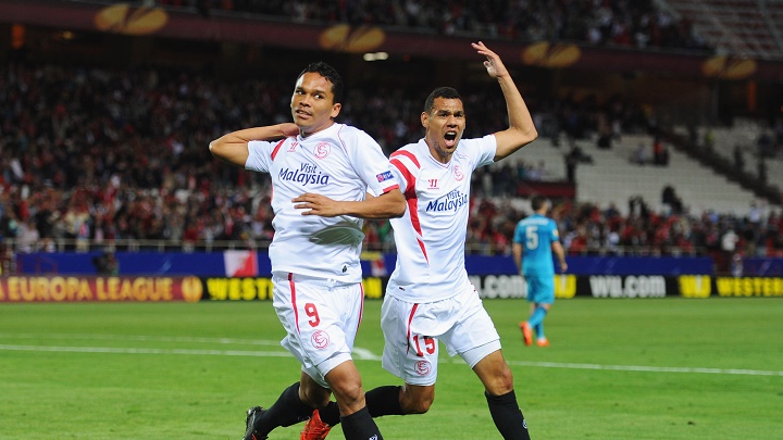 Carlos Bacca celebrando su gol