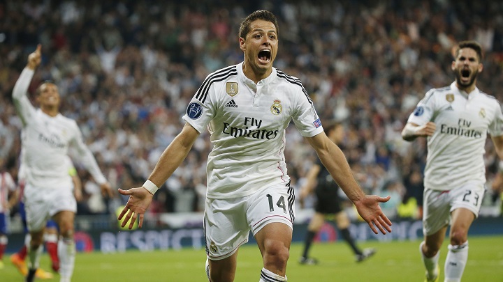 Chicharito celebrando el gol decisivo