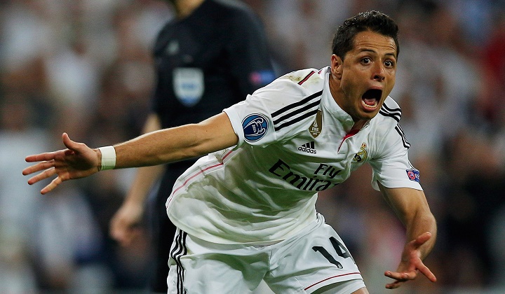 Chicharito celebrando un gol