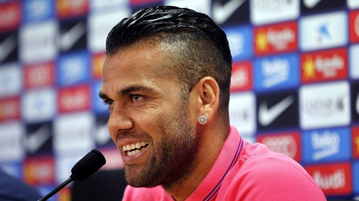 Dani Alves en rueda de prensa