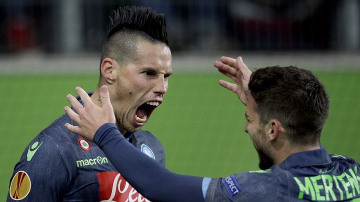 Hamsik celebrando su gol