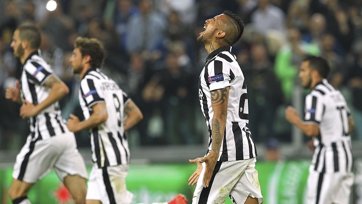 Arturo Vidal celebrando su gol