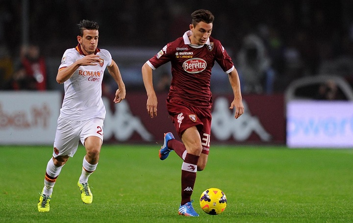 Matteo Darmian conduciendo el balón