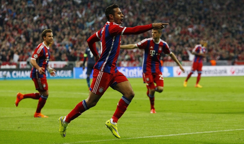 Thiago celebrando su gol