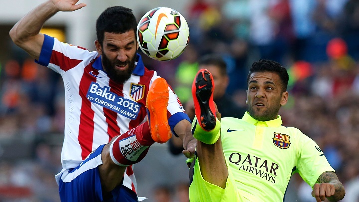 Dani Alves con Arda Turan