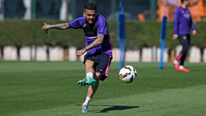 Dani Alves en un entrenamiento