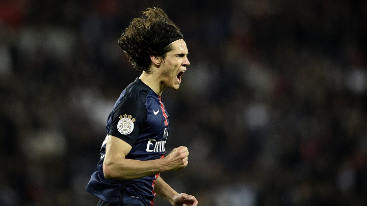 Edinson Cavani celebrando un gol