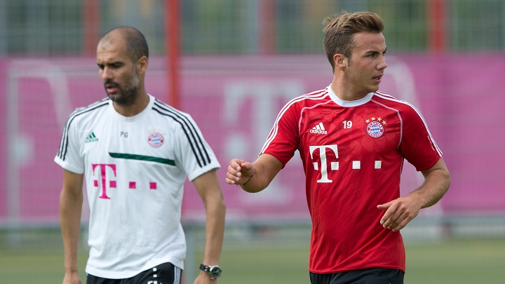 Götze y Guardiola de fondo