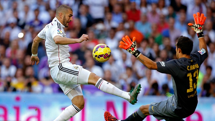 Karim Benzema y Claudio Bravo