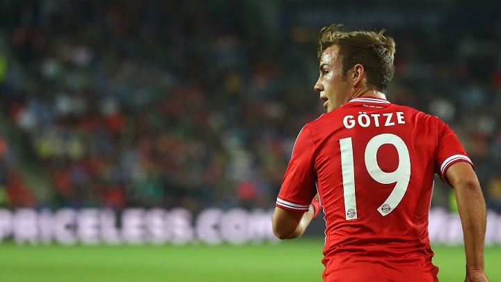 Götze de espaldas en un partido