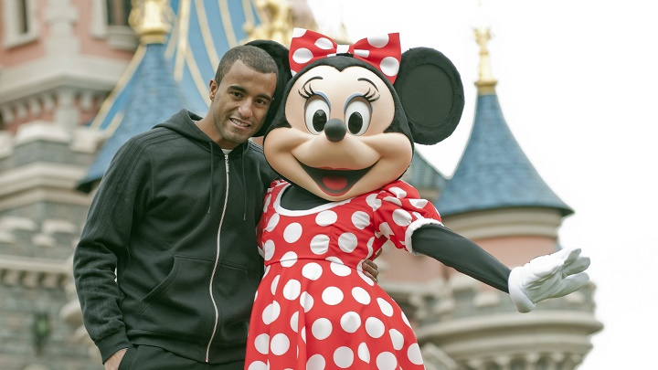 Lucas Moura y Minnie Mouse