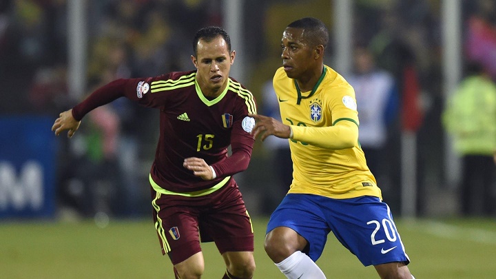 Robinho en un partido