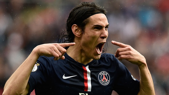 Cavani celebrando un gol