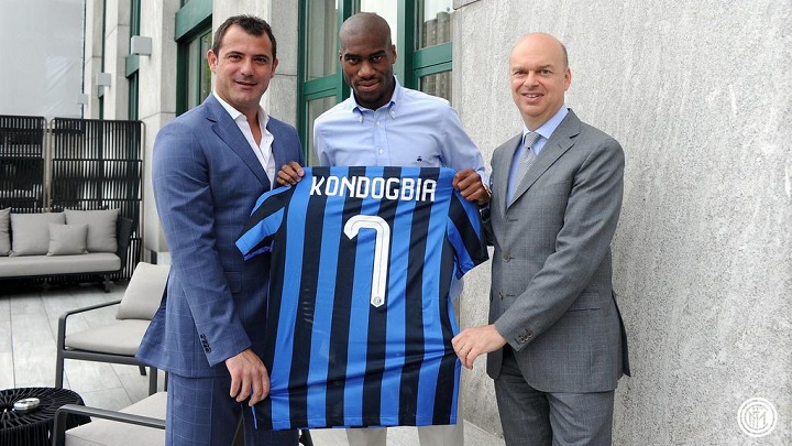 Kondogbia con la camiseta del Inter