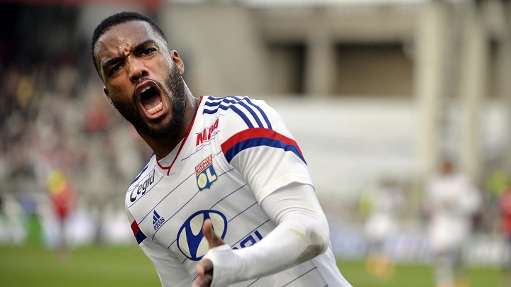 Lacazette celebrando un gol