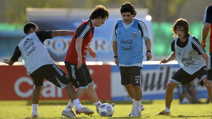 Maradona y Messi entrenando