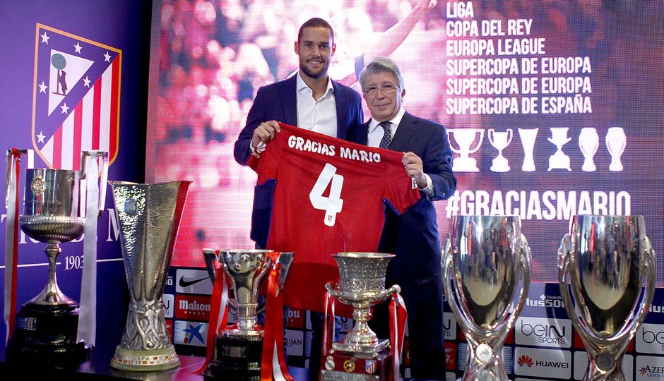 Mario Suarez Atletico despedida 1