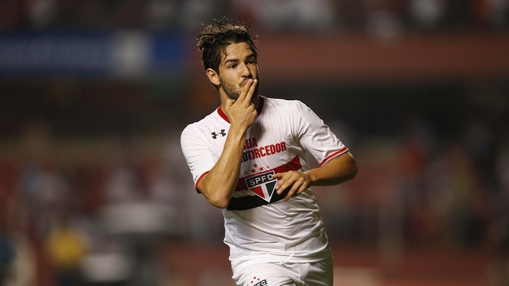 Pato celebrando un gol