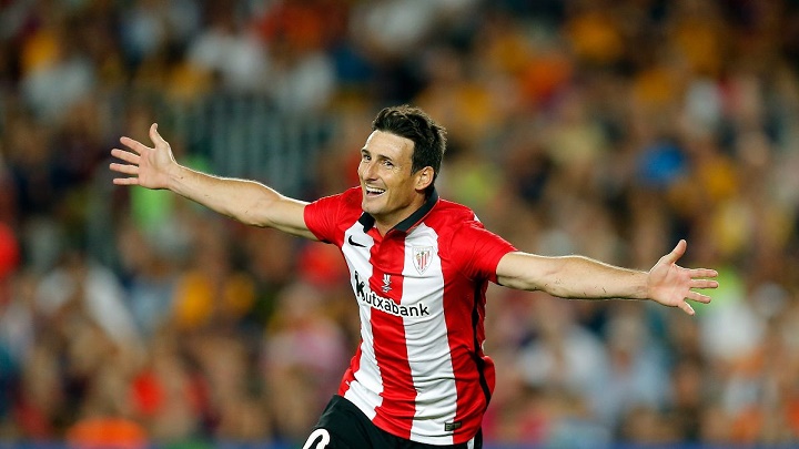 Aduriz celebrando un gol