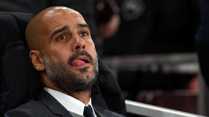 Pep Guardiola sacando la lengua