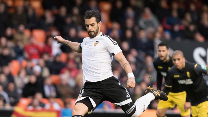 Álvaro Negredo lanzando un penalti