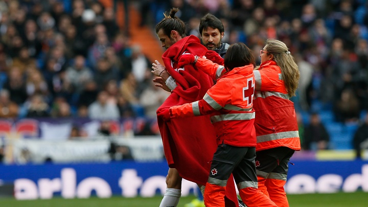 Gareth Bale saliendo del campo