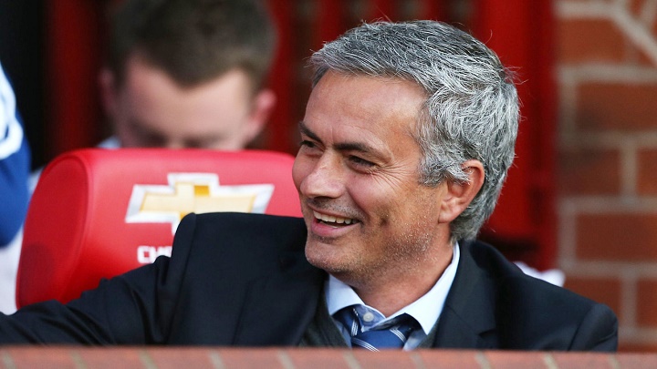 Mourinho sonriendo en Old Trafford