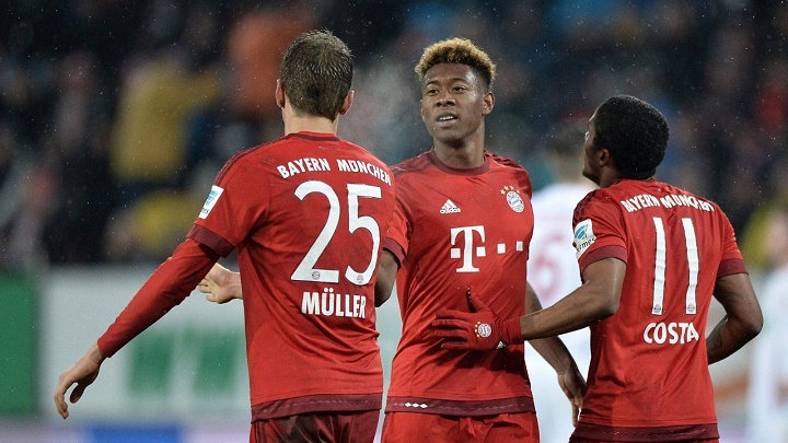 David Alaba con Muller y Douglas Costa