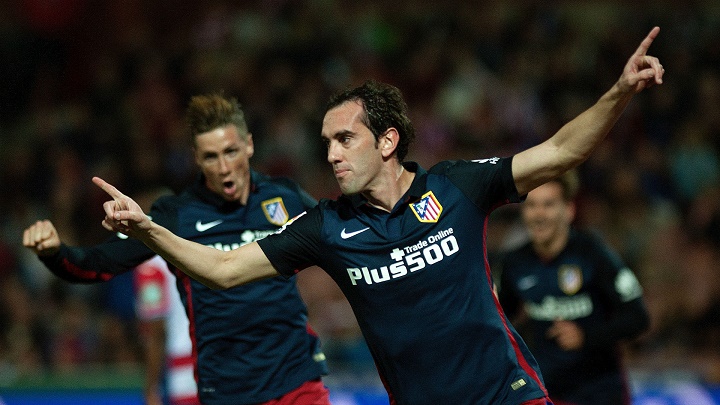 Diego Godín celebrando un gol